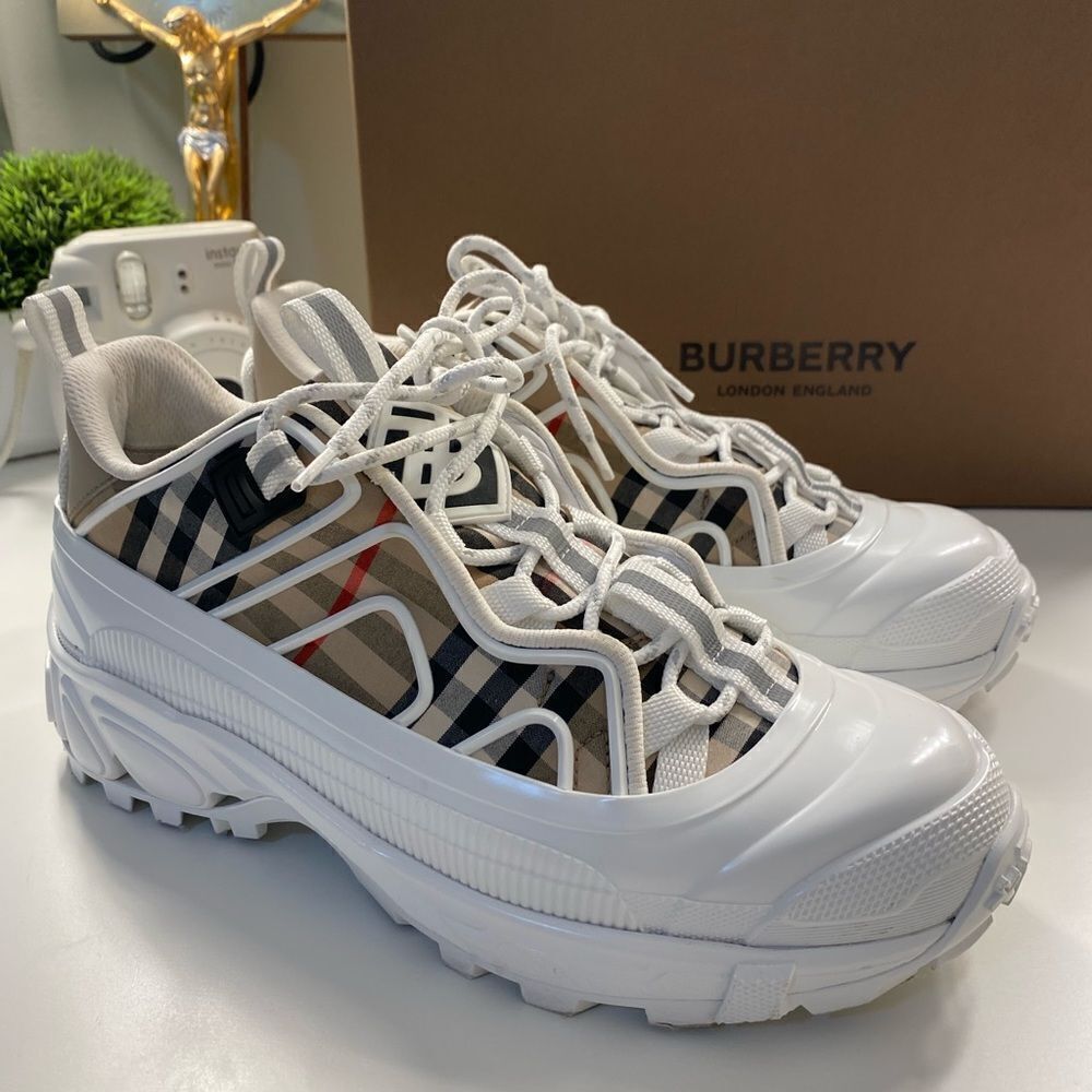 Burberry
Arthur Vintage Checked Cotton & Leather Low-Top Sneakers - Picture 15 of 15
